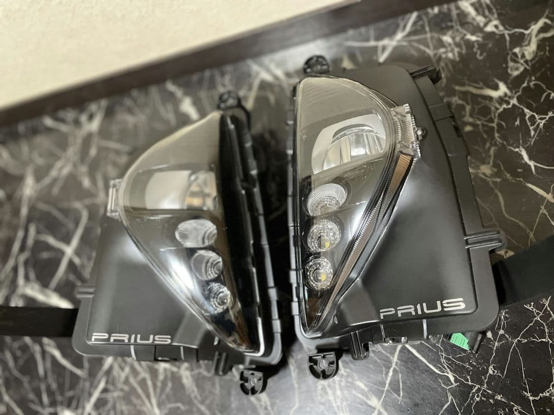 50プリウス 前期 加工 フォグランプ インナーブラック バルブ交換可能