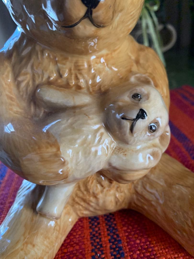 イギリスアンティーク クマさんがクマちゃんを抱っこしてるレアな陶器