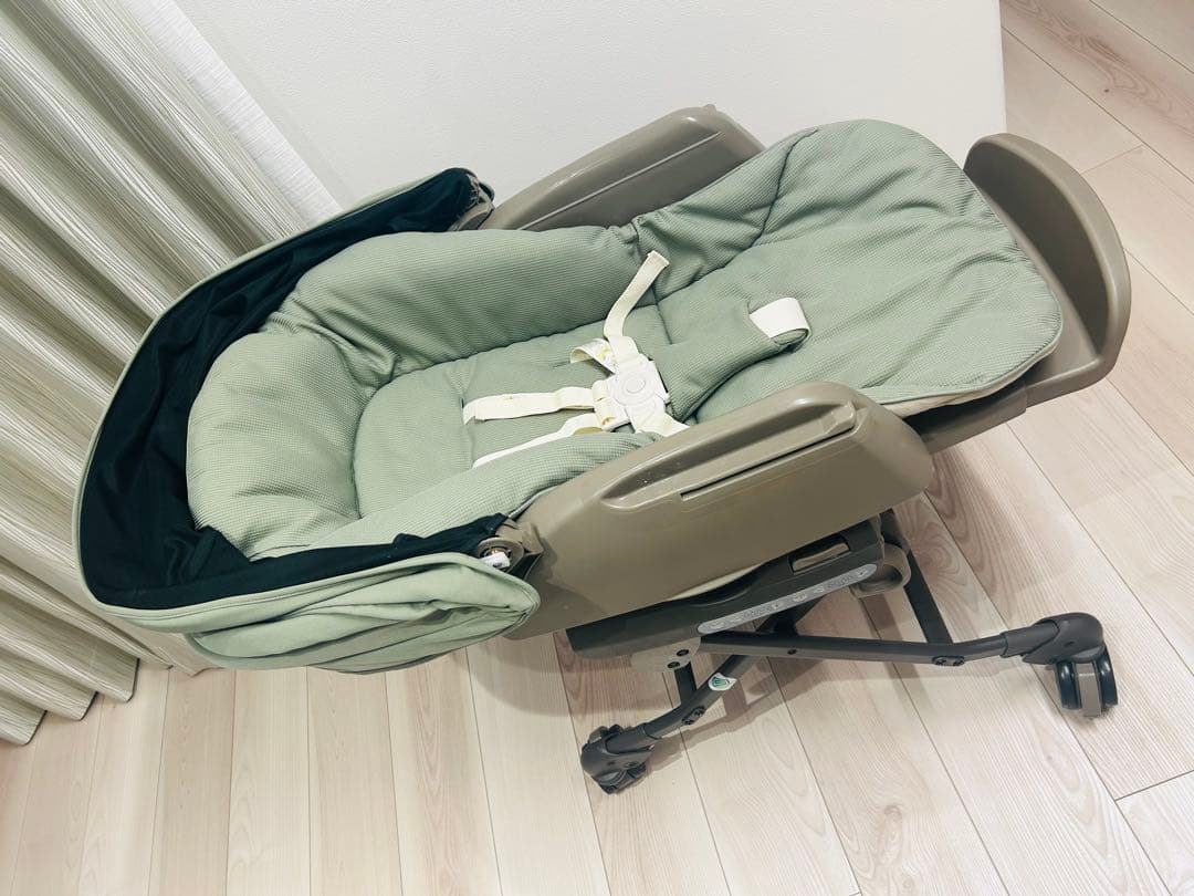 《美品》コンビ　ネムリラ コードレス AUTO SWING 【替えシート付】