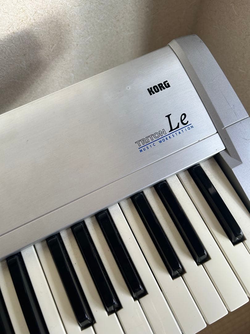 ボ*ト様 KORG Triton Le 61鍵 音楽ワークステーション - 鍵盤楽器お 得