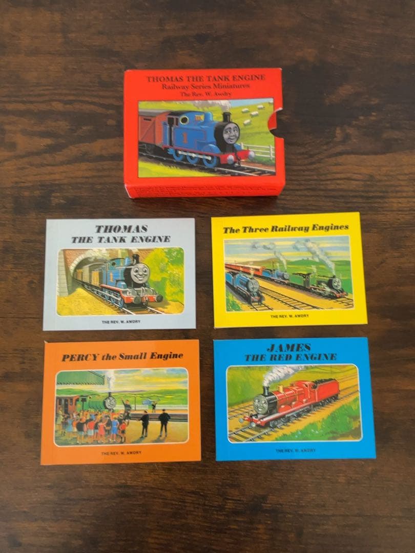 希少品　機関車トーマス　ビンテージ　ミニ絵本　4冊　海外版 機関車トーマスミニ絵本4冊セット定価3200円 - メルカリ