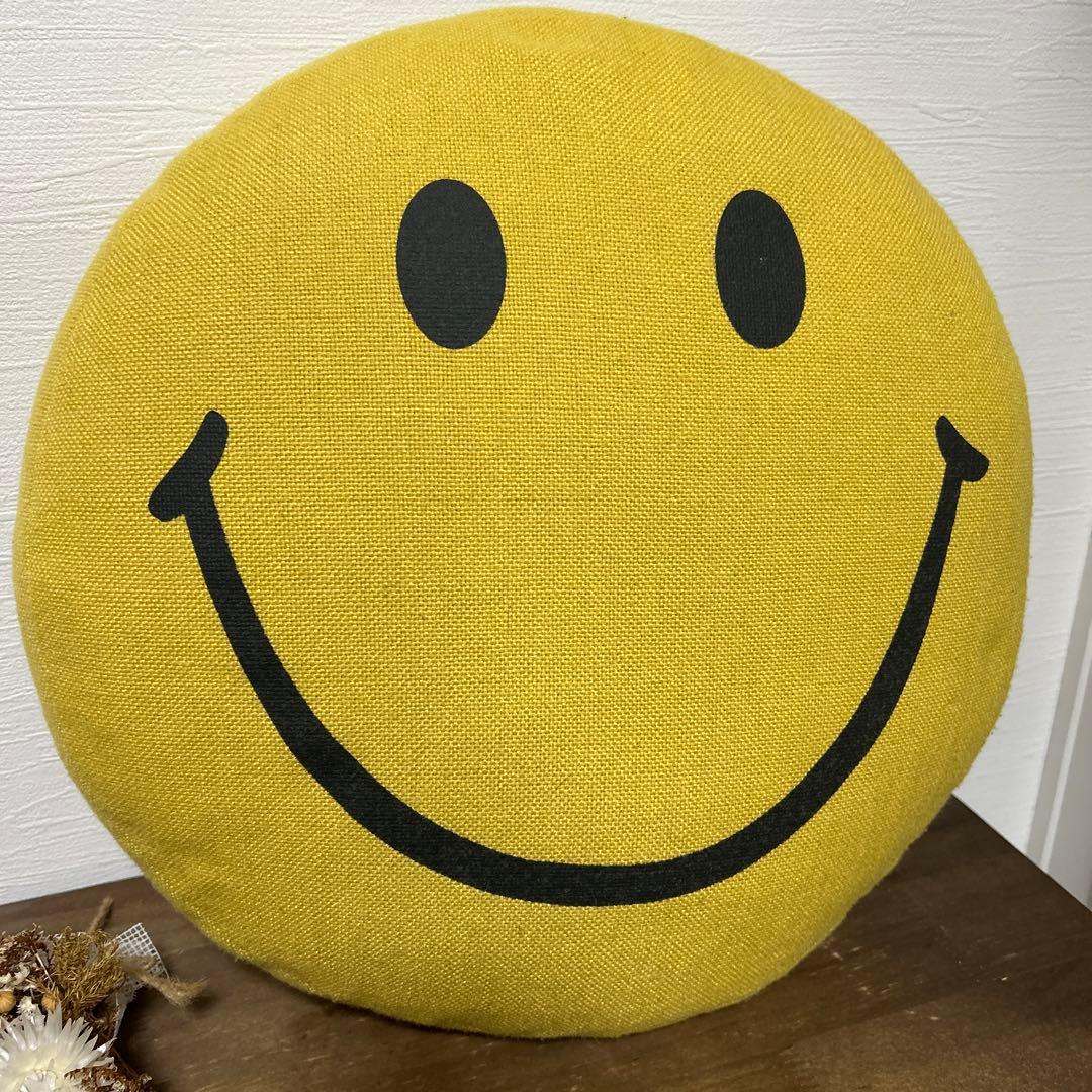 ニコちゃん クッション スマイルクッション - メルカリ