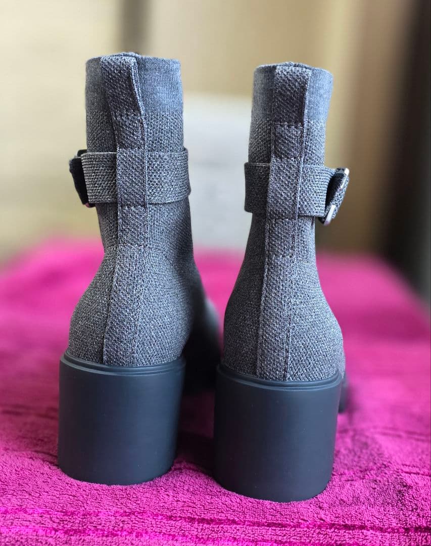 VIVAIA スクエアトゥ撥水加工ヒールブーツ - メルカリ