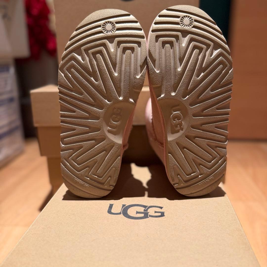 UGG ピンク ショートブーツ 21cm - メルカリ