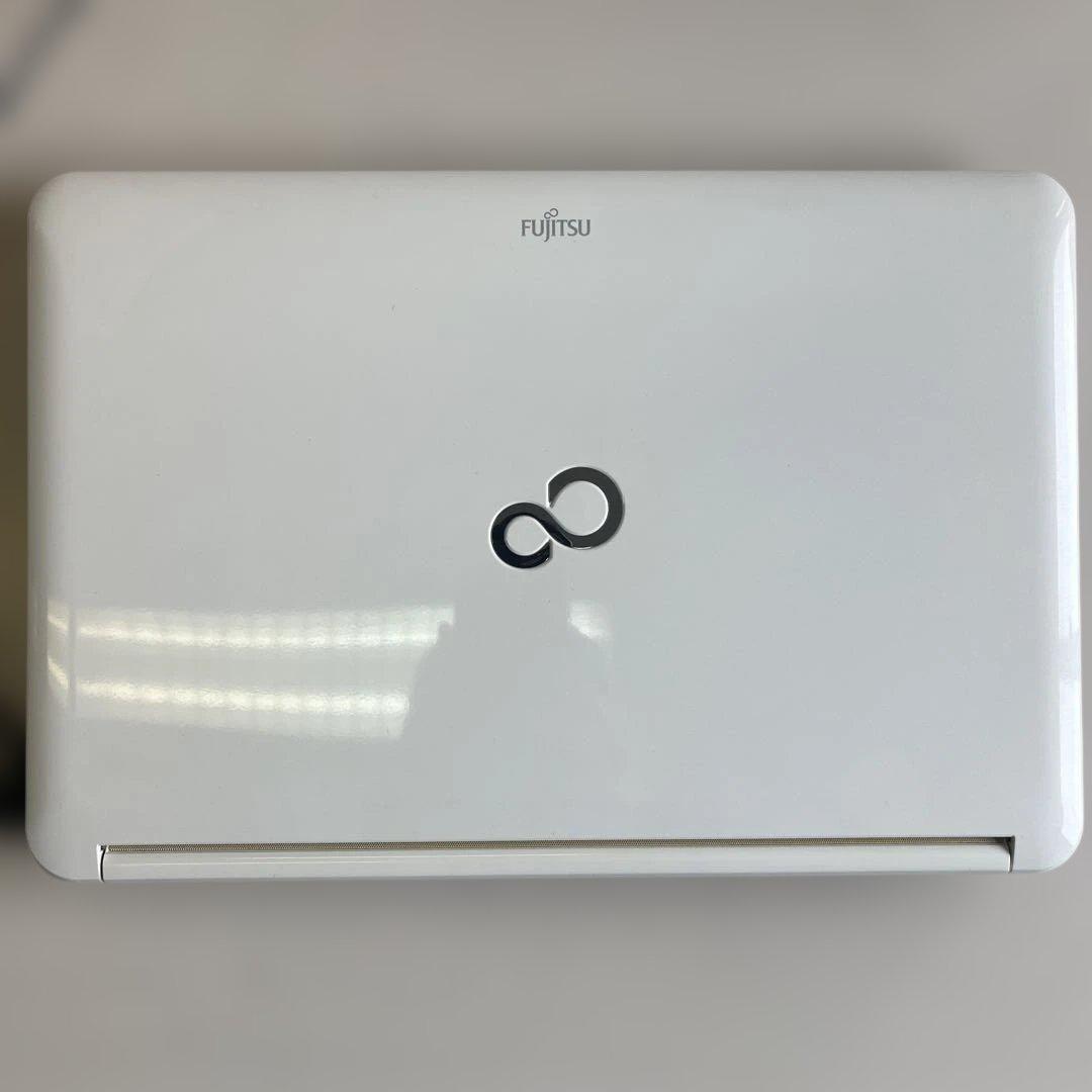 ☆格安美品XP☆富士通15.6インチ大画面長時間バッテリー第3世代i7