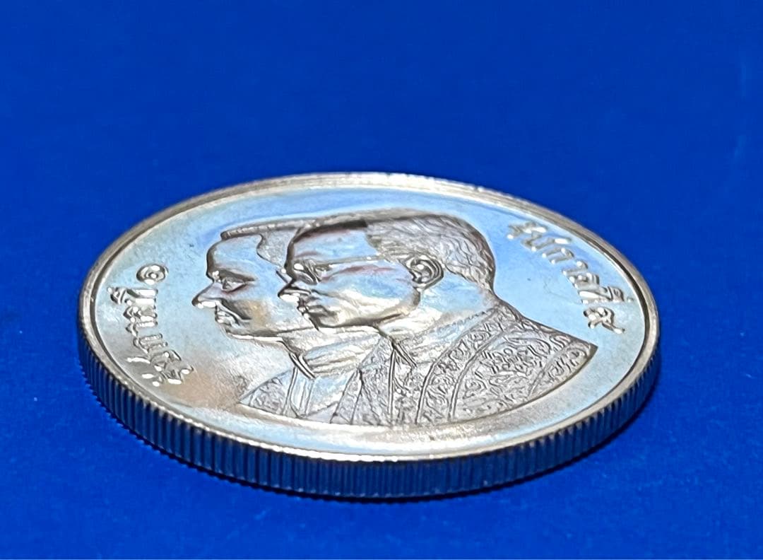 タイ 200年記念 600バーツ銀貨 未使用 - メルカリ