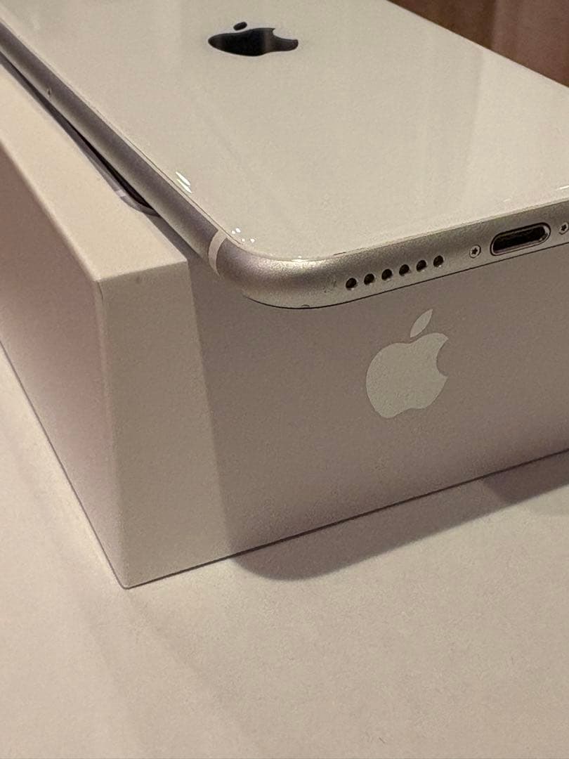 Apple iPhone SE (第2世代) ホワイト 64GB