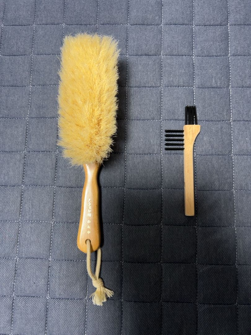 カシミアブラシ　高級洋服のお手入れに最適 アートブラシ社 最高級カシミヤ用洋服ブラシ 優美 桐箱入り B000103