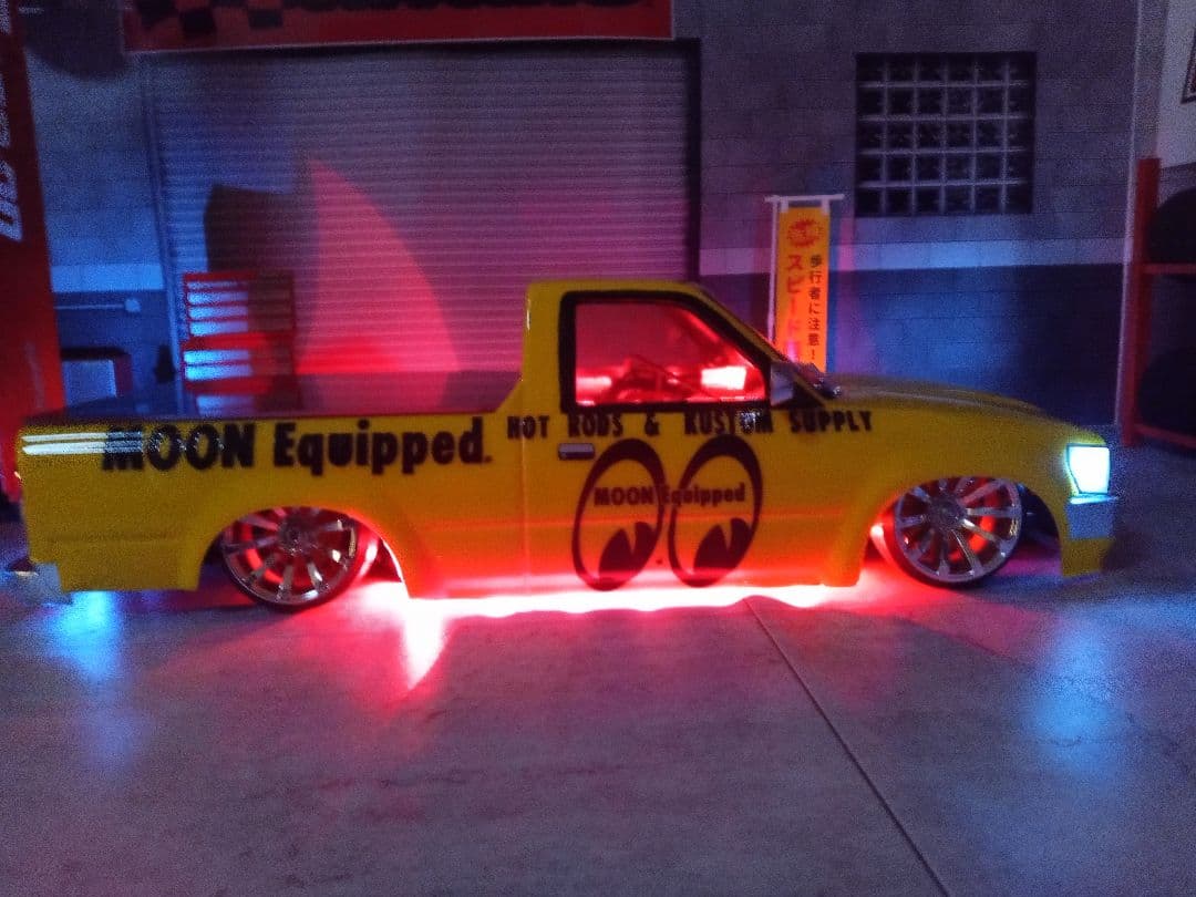 ストリートジャム製 トヨタ ハイラックス80 トラッキン ムーンアイズ