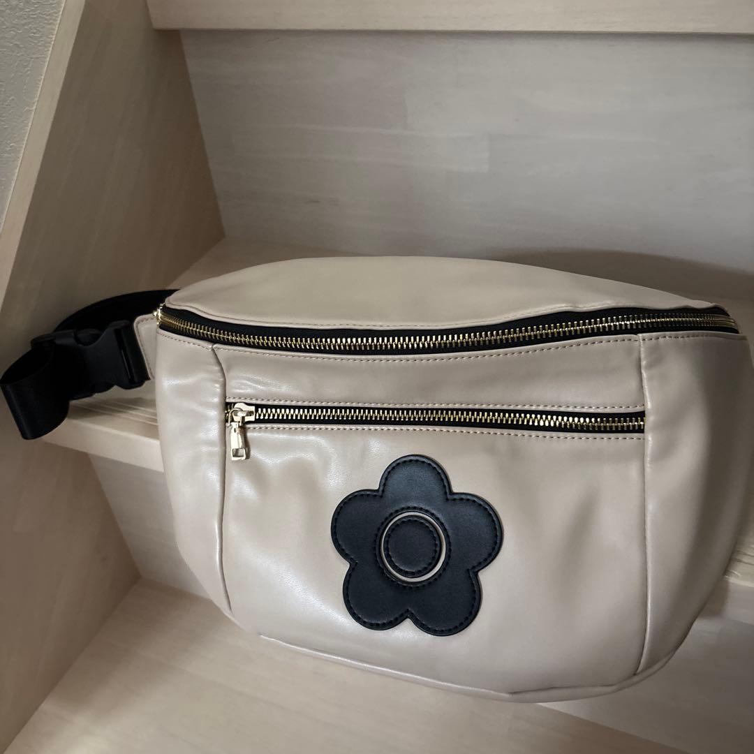 ら*ん様 マリークワント フロントポケットデイジーパッチ ボディバッグ