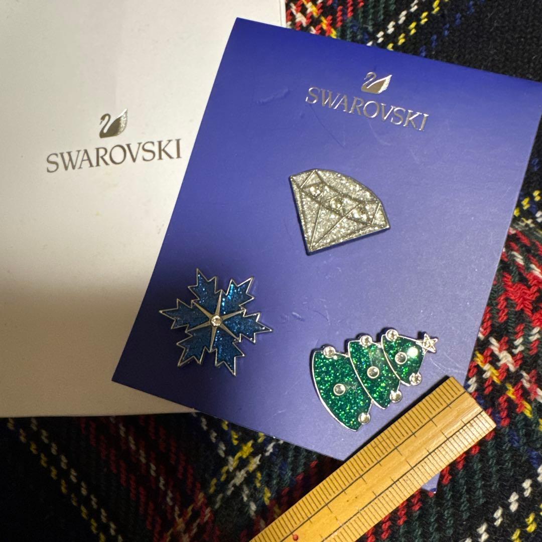 Swarovski ピンバッジ3個セット - メルカリ