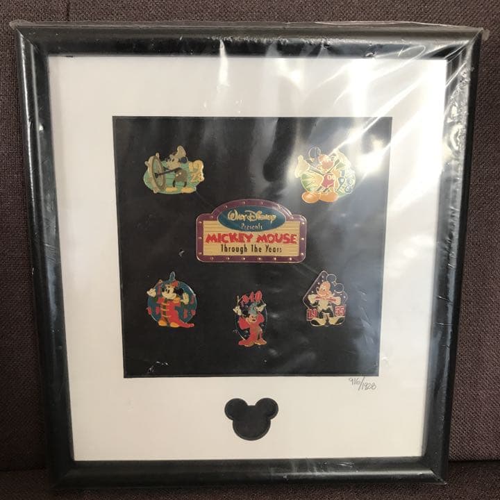 LE1928 ディズニーストア ミッキー ピンバッジ フレーム 額 75周年