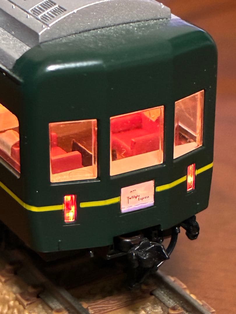 ゆ*ん様 トワイライトエクスプレス24系細部加工品 tomix ライト室内灯点灯