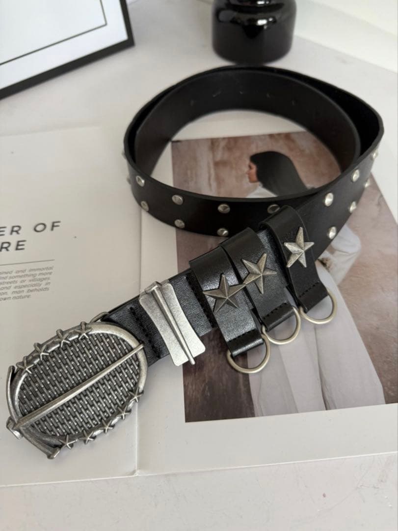 スタッズ付き黒レザーベルト - メルカリ