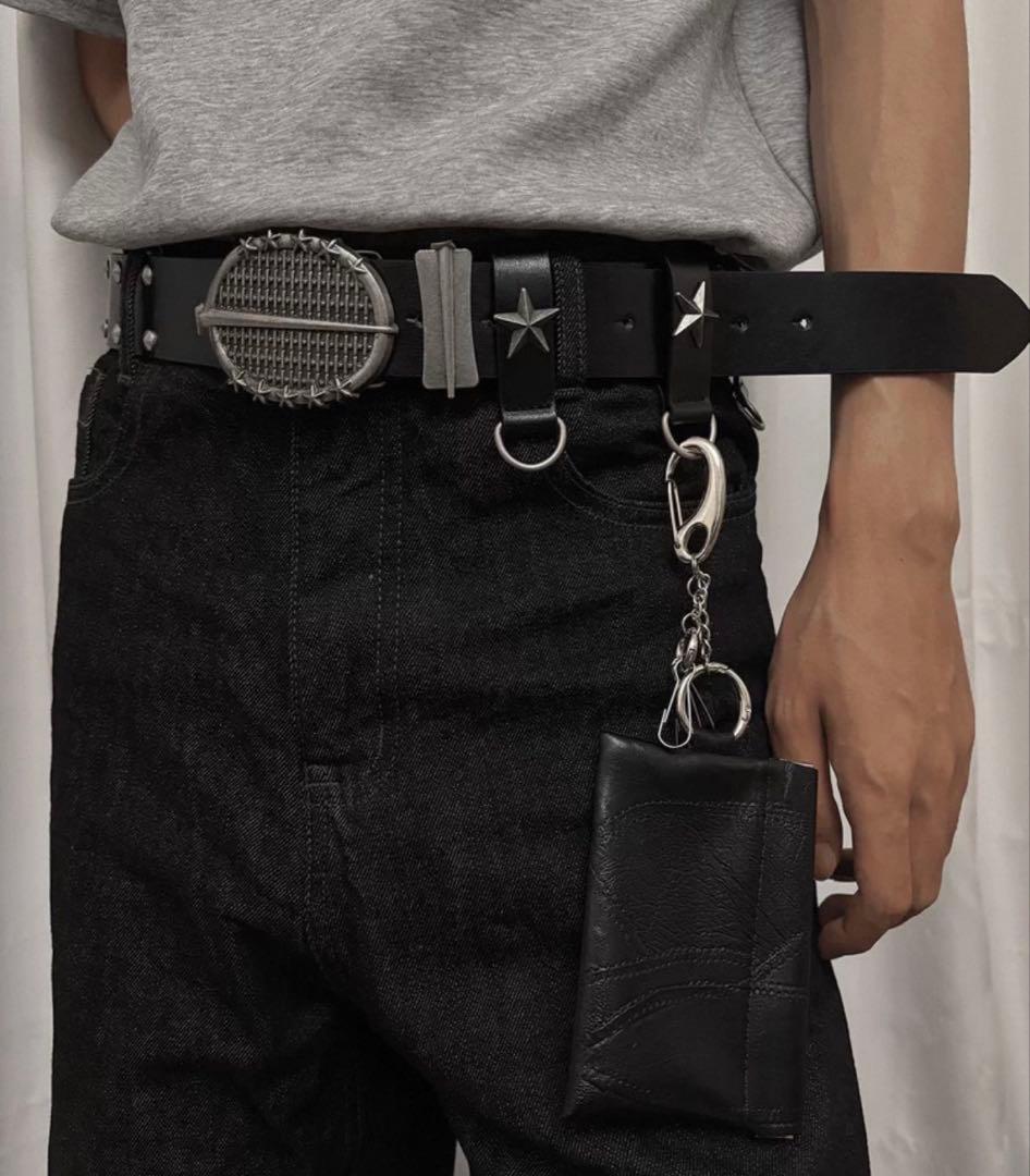 スタッズ付き黒レザーベルト - メルカリ