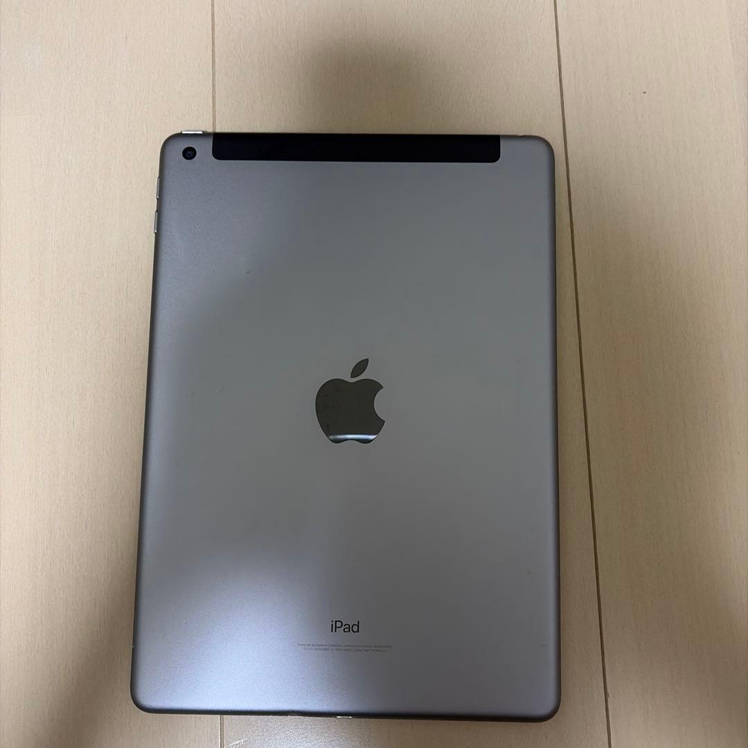 ジャンク品iPad 第5世代シルバー 画面ひび割れあり - メルカリ