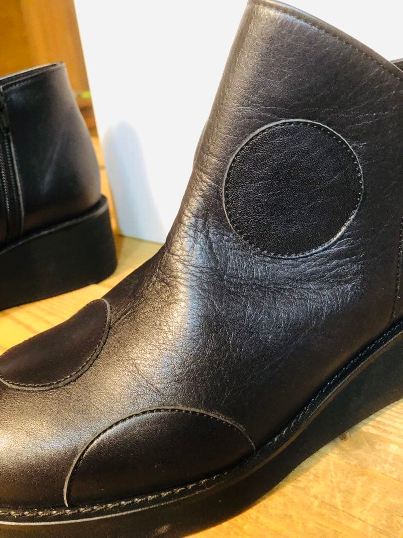 Qreal ☆ ドット柄デザインショートブーツ革靴（新品タグ付）の通販は