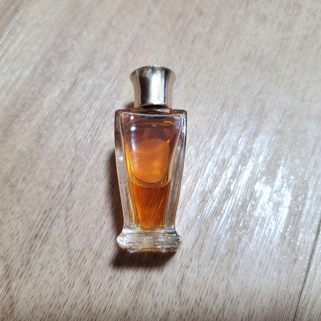 廃盤香水 Schiaparelli エルザ スキャパレリの ショッキング - メルカリ