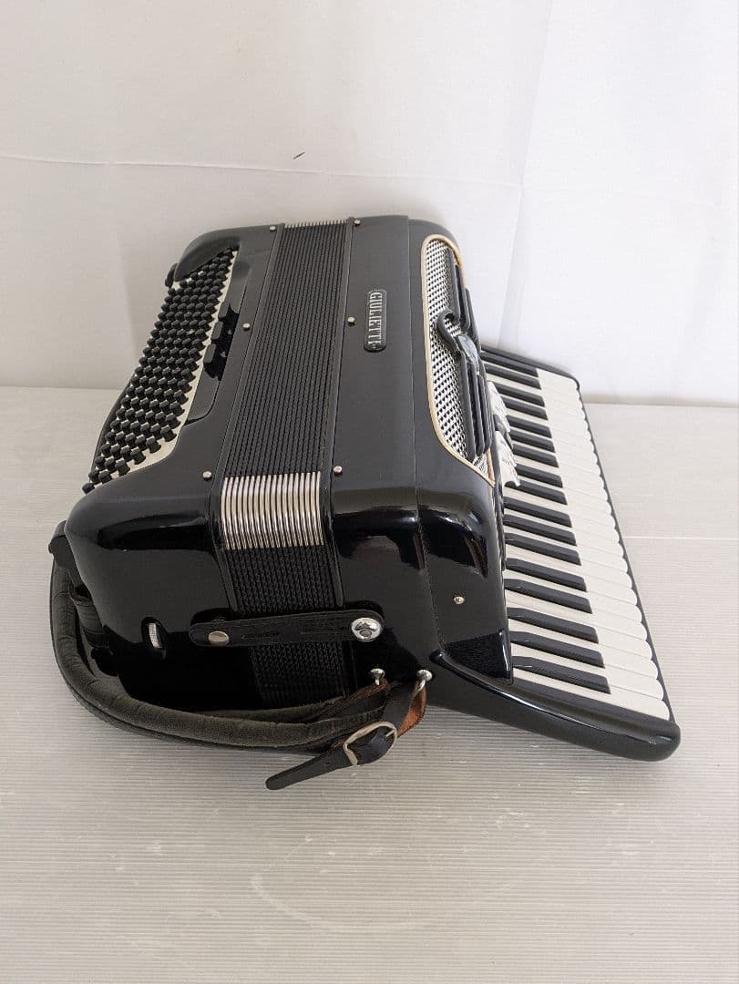 イタリア製 GIULIETTIジュリエッテイ アコーディオンM52 - メルカリ