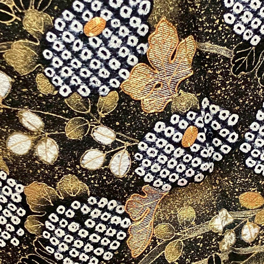 6490］黒留袖 駒刺繍 五つ紋 右三階松 比翼付 金彩 正絹 着物 袷