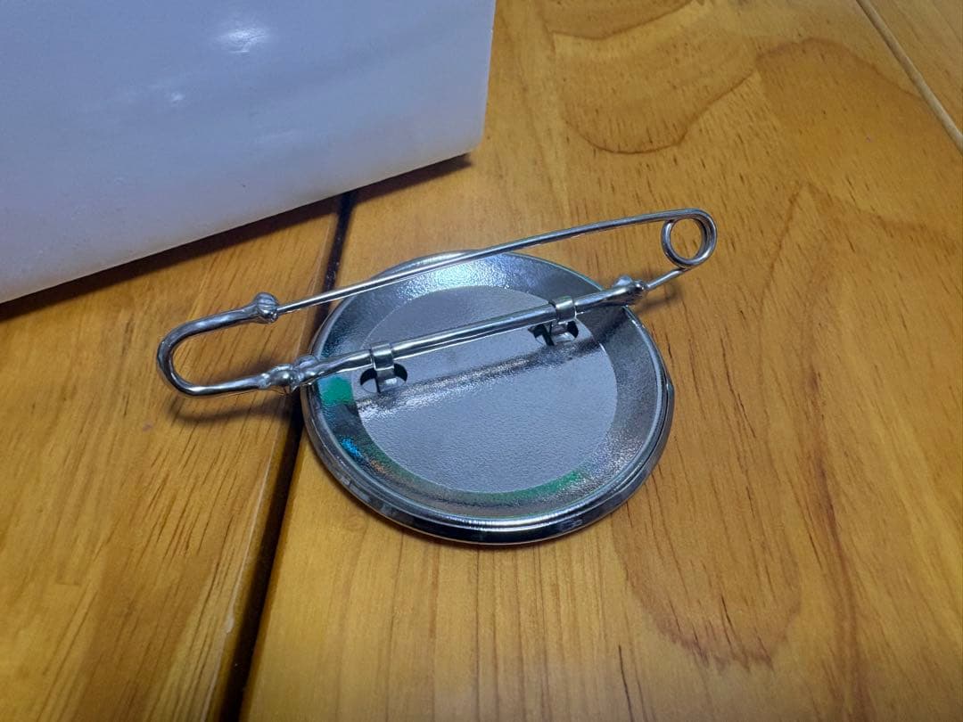 TheSoloist × end custom jewellers バッジ - メルカリ