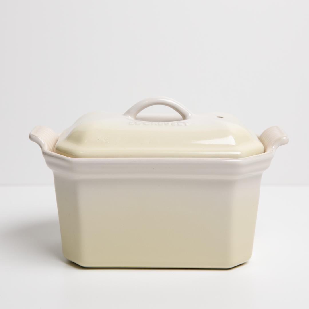 ル・クルーゼ　テリーヌ型ハーフ（白） ル・クルーゼ テリーヌ型ハーフ（白） - メルカリ