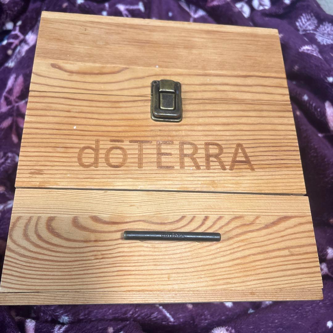 doTERRA ドテラ 木箱2段30本以上収納可能です。 - メルカリ