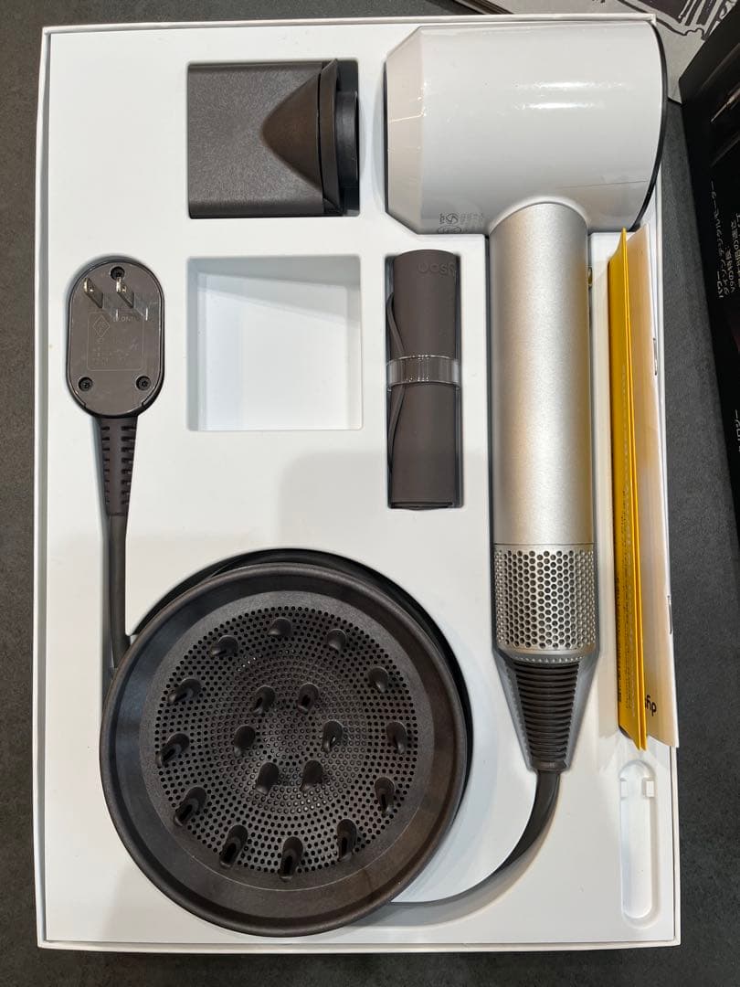 ダイソン　ドライヤー　スーパーソニック　HD01 ダイソン ヘアードライヤー スーパーソニック イオニック HD01