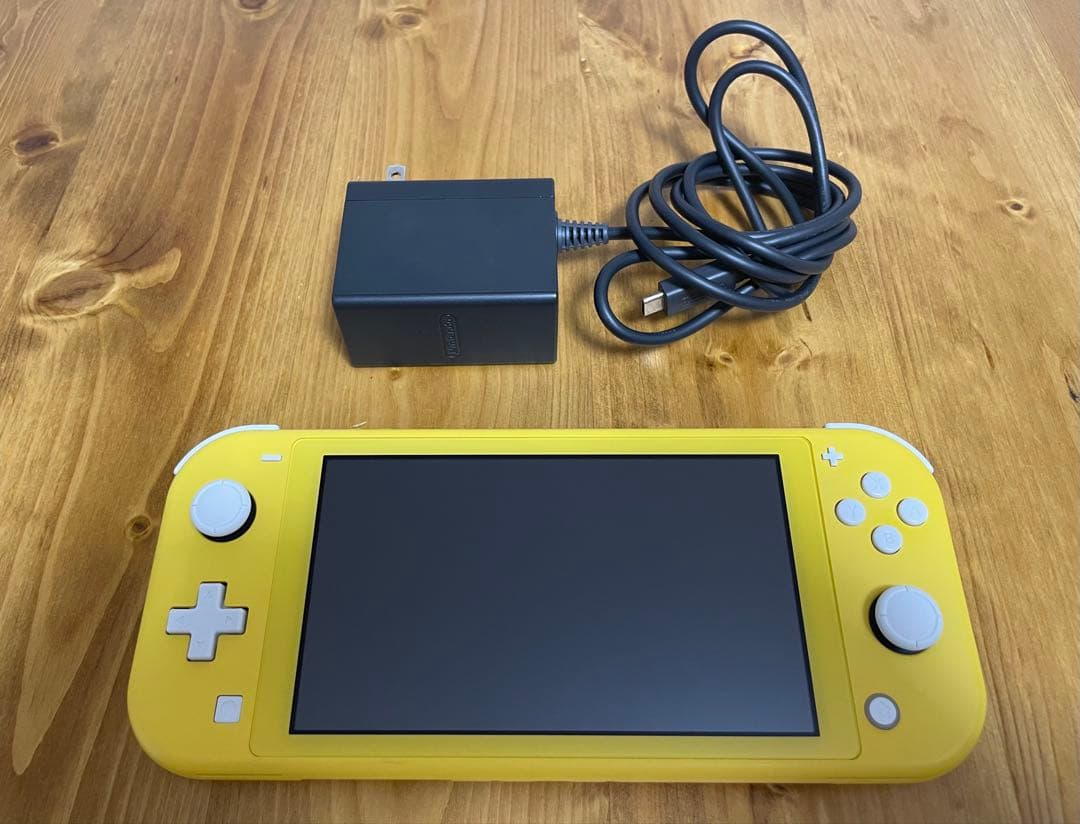 Nintendo Switch Lite イエロー　本体+充電ケーブル　セット Nintendo Switch Lite イエロー 充電器付き