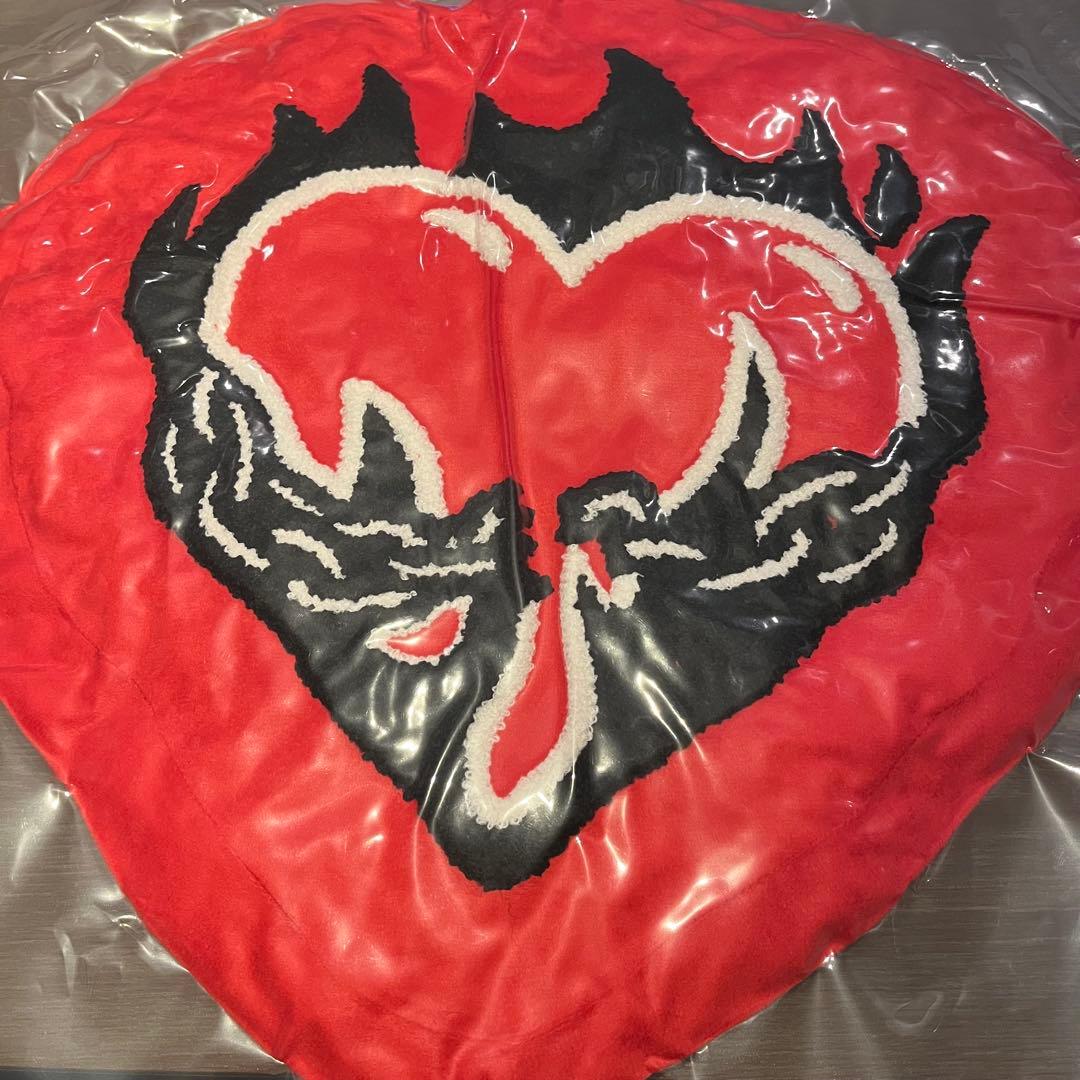 やまと　BLAZE HEART クッション　東京　命の燃やし方展　1 やまと BLAZE HEART クッション 東京 命の燃やし方展