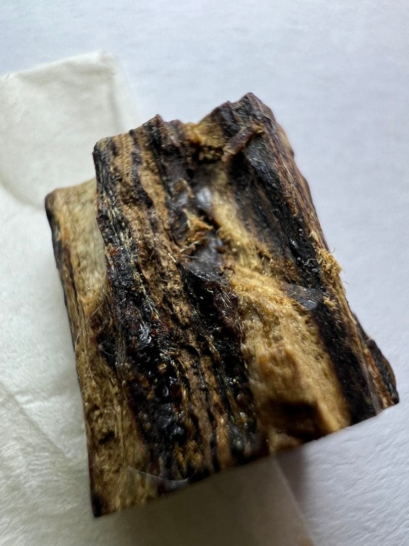 古渡命銘木 貳百種種名香　羅国　銘【石帯】0.848g 香木/沈香/伽羅