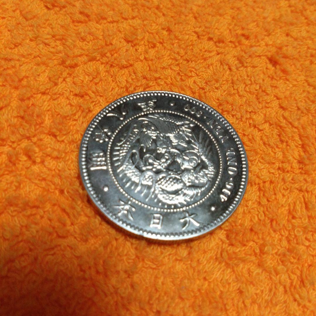 新1円銀貨（大型）明治8年深彫美品 - メルカリ