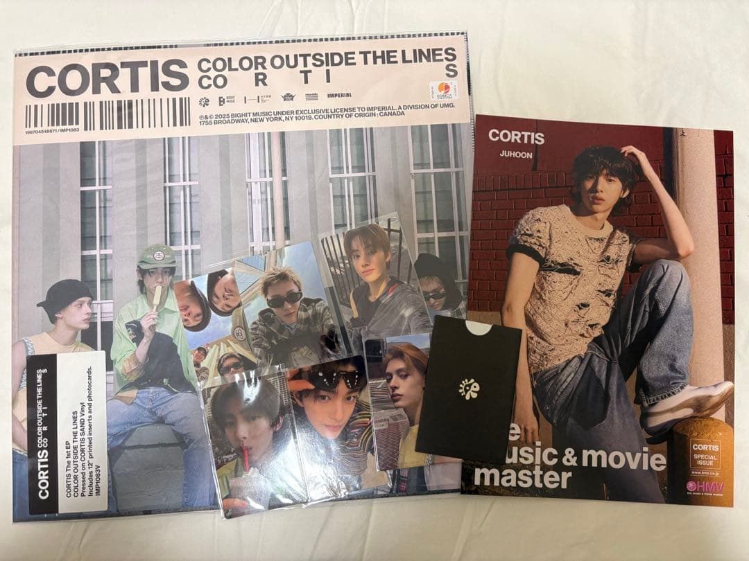 CORTIS vinyl レコード トレカ　hmv フライヤー CORTIS The 1st EP [COLOR OUTSIDE THE LINES] 発売決定！《＠Loppi