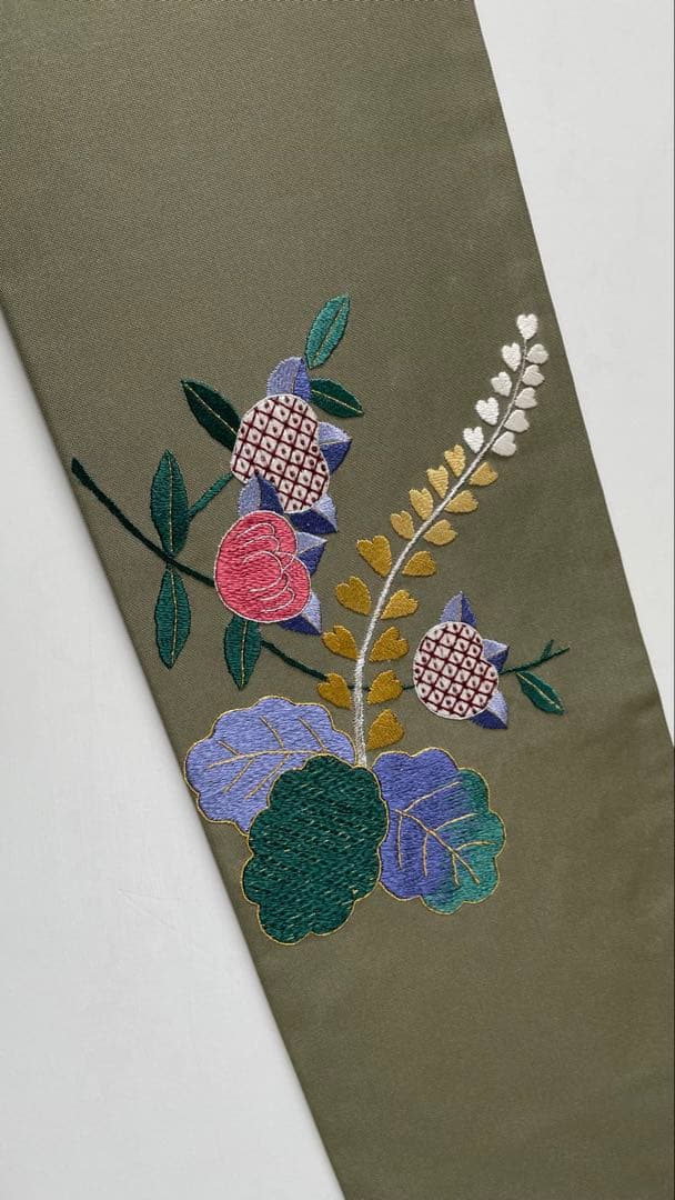美品】刺繍の美しい塩瀬の名古屋帯 桐 菊 オリーブグリーン 金銀糸 長