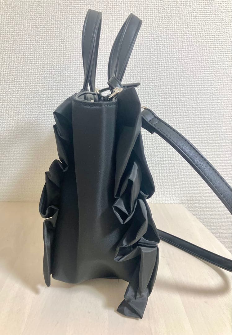 極美品】 DIANA ダイアナ フリル付きキルティングバッグ ブラック