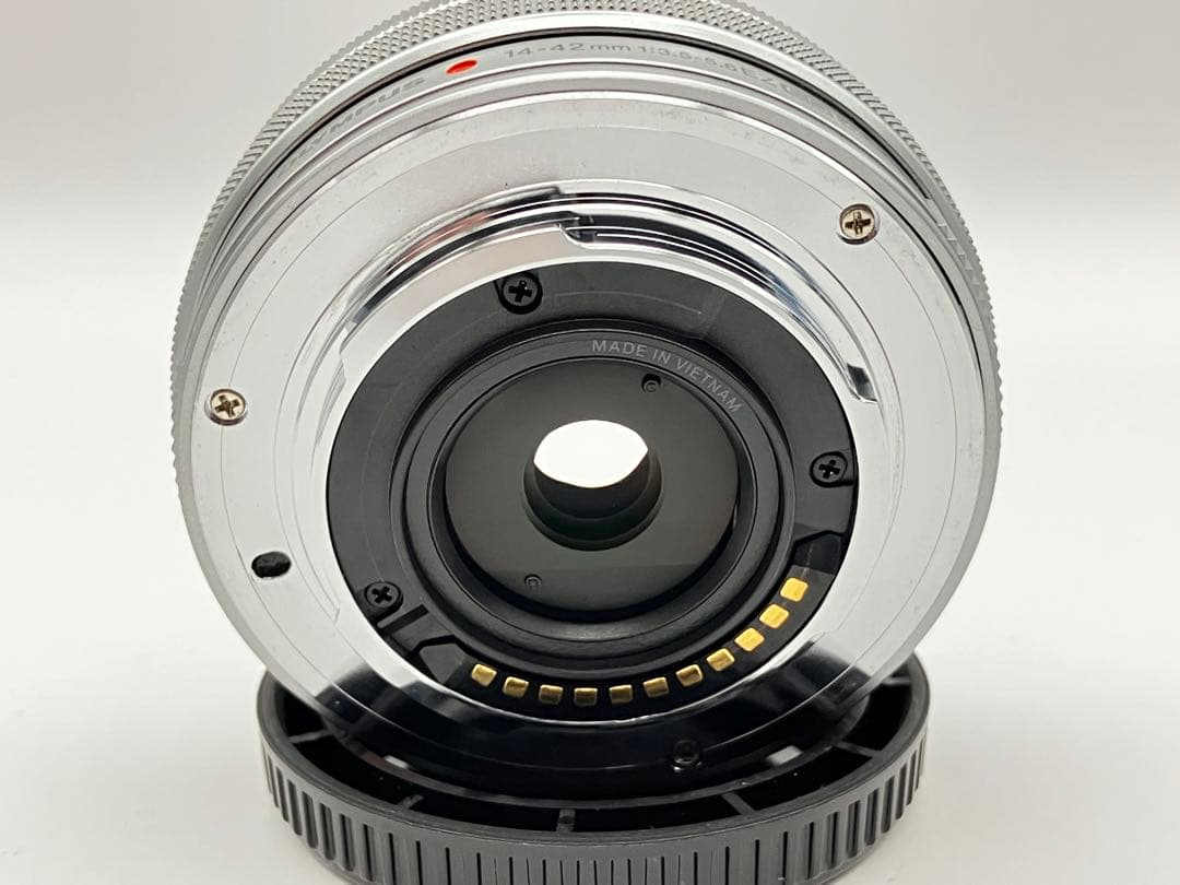 OLYMPUS OM-D E-M10 ミラーレス一眼カメラ シャッター9629回 - メルカリ