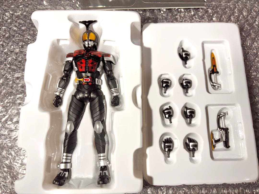 【箱あり/完品】 真骨彫製法 S.H.Figuarts 仮面ライダーダークカブト