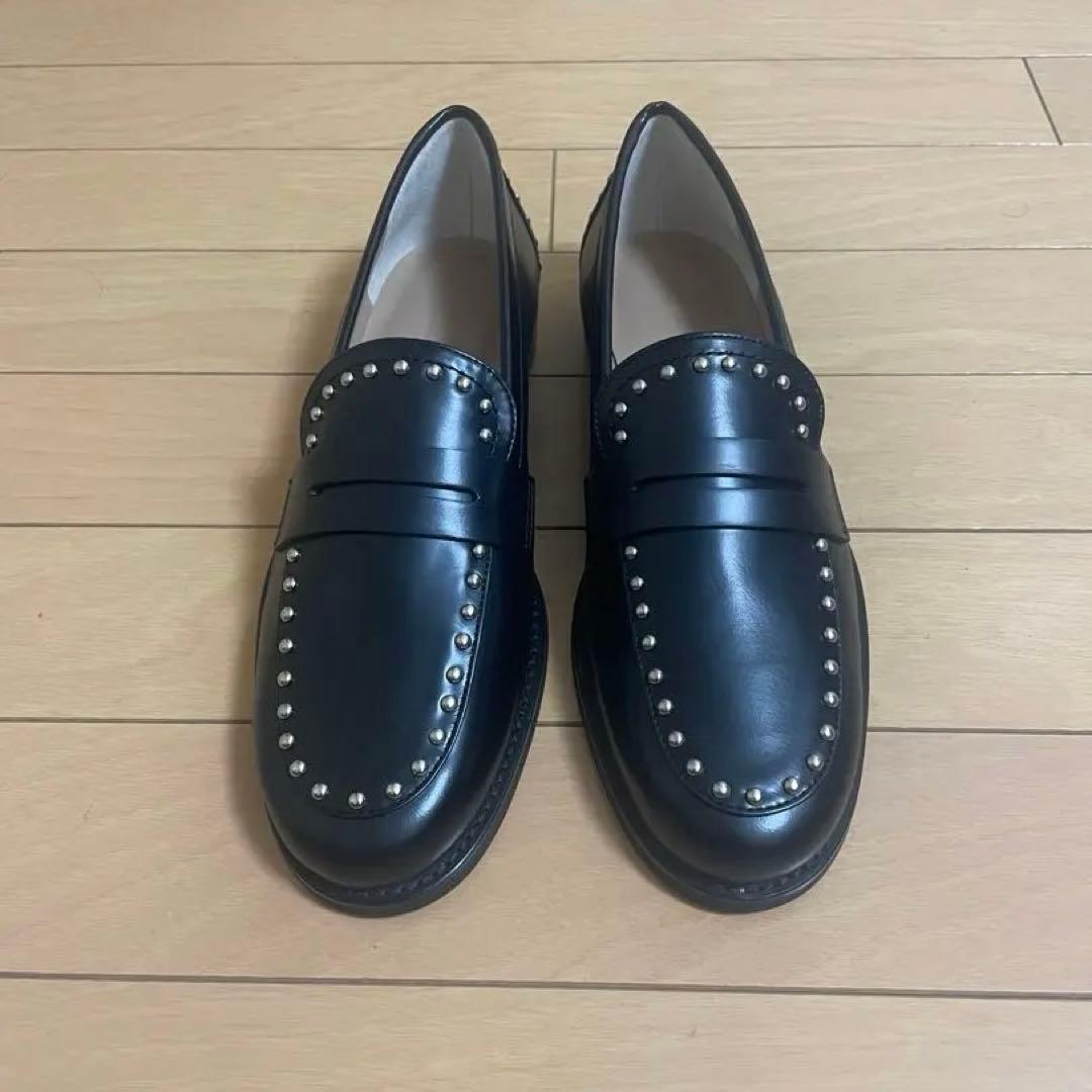 スタッズ付きブラックレザーローファー　24cm 完売モデル スタッズ付きブラックレザー ローファー - メルカリ