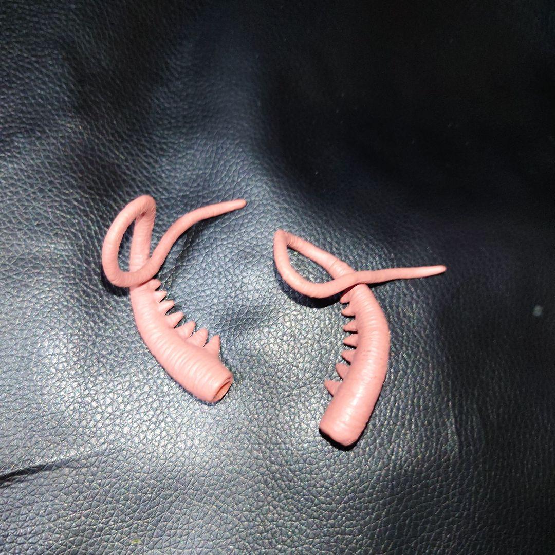 期間限定出品　S.H.Figuarts グドン　ツインテール