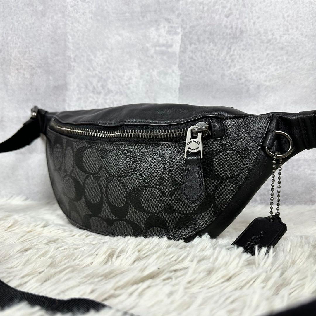 美品 コーチ PVC 2WAY ウエストバッグ シグネチャー ロゴ型押し 黒 COACH（コーチ） ハンドバッグ ショルダー 2WAY レザー ロゴ 黒
