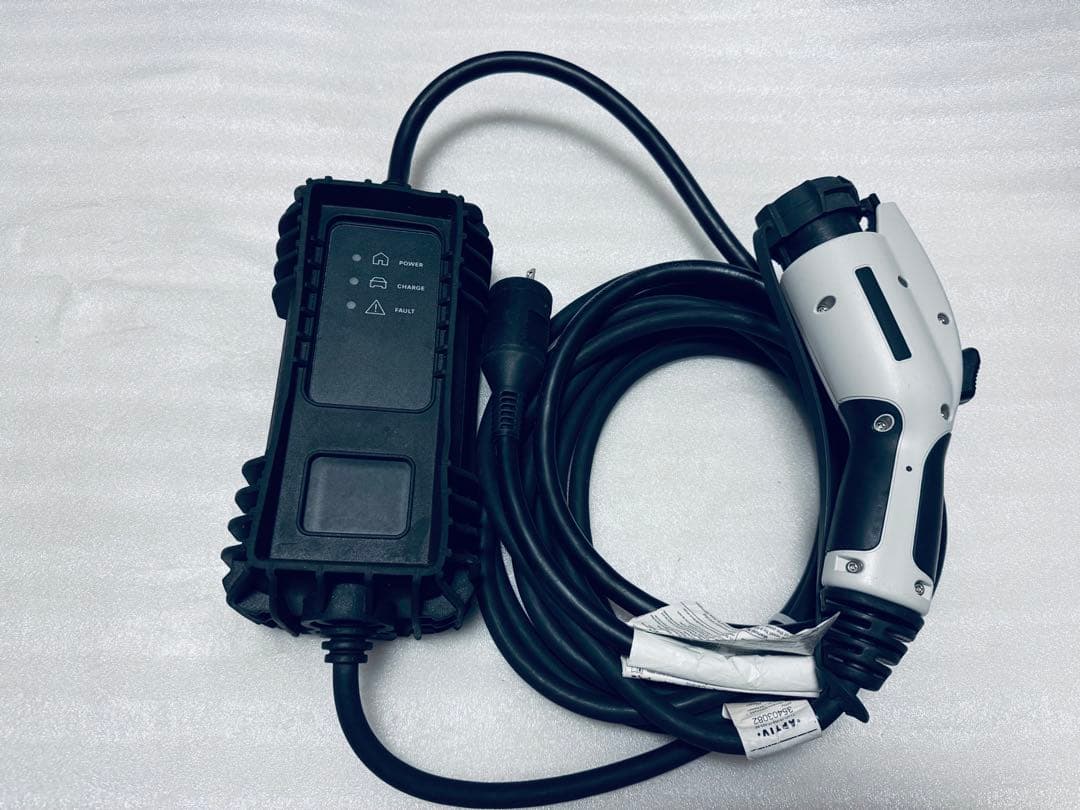 プジョー 純正e-2008 充電ケーブル 036 - メルカリ