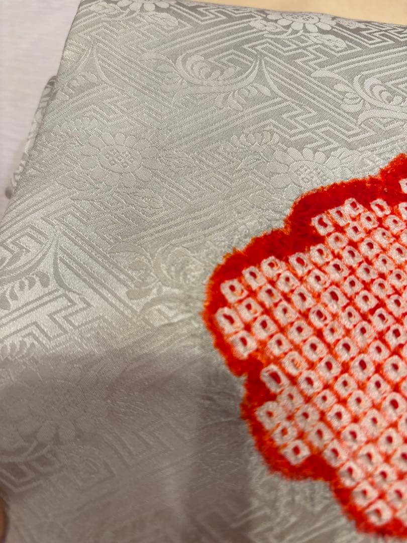 芸舞妓さんのようなはんなりした着こなし　絞り名古屋帯　水色に雲取り　ゑり萬畳紙付