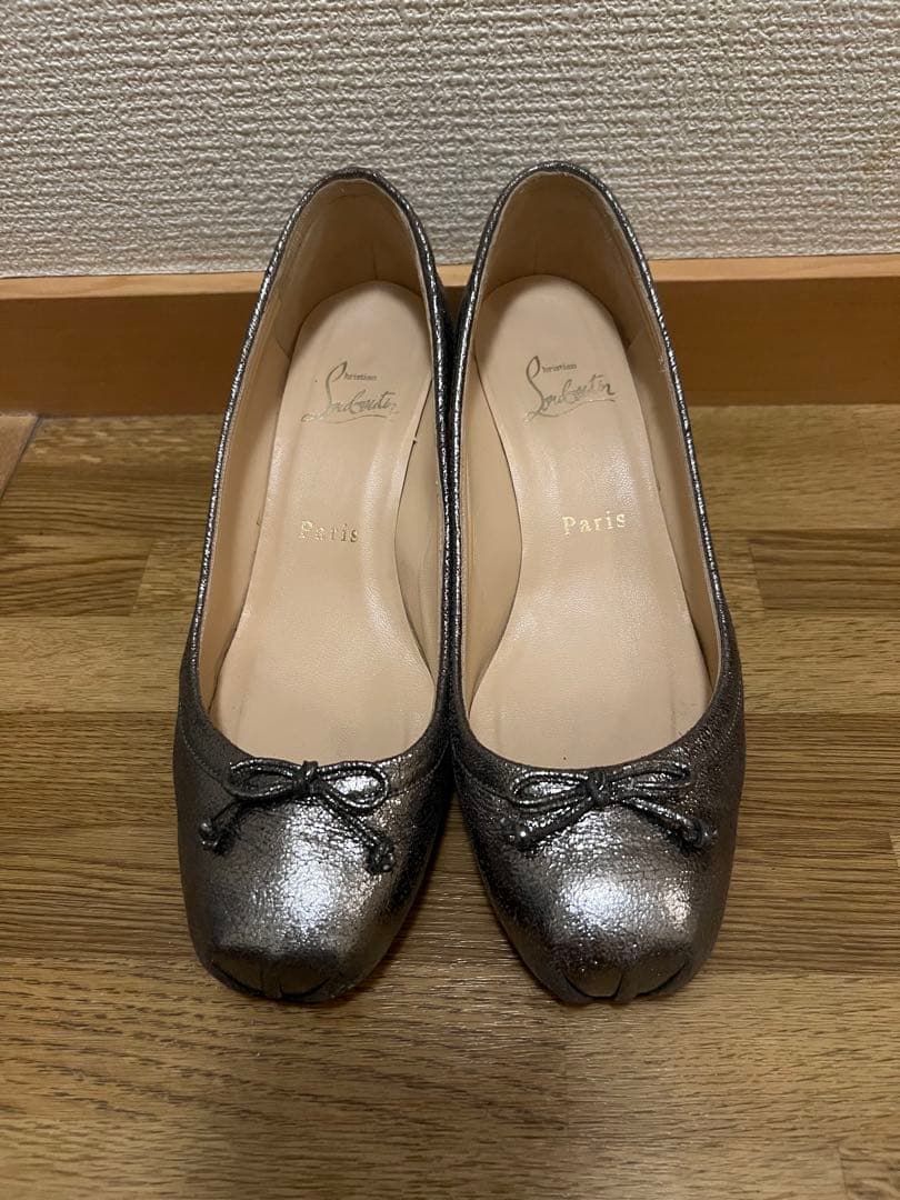 【美品✨】クリスチャンルブタン パンプス　シルバー　23.5cm ローヒール