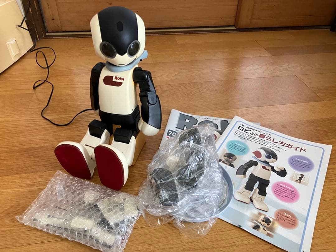 Robi ロビ　ロボット 電動最小サイズのおしゃべりロボット「ロビ」が誕生！かわいい動きと声