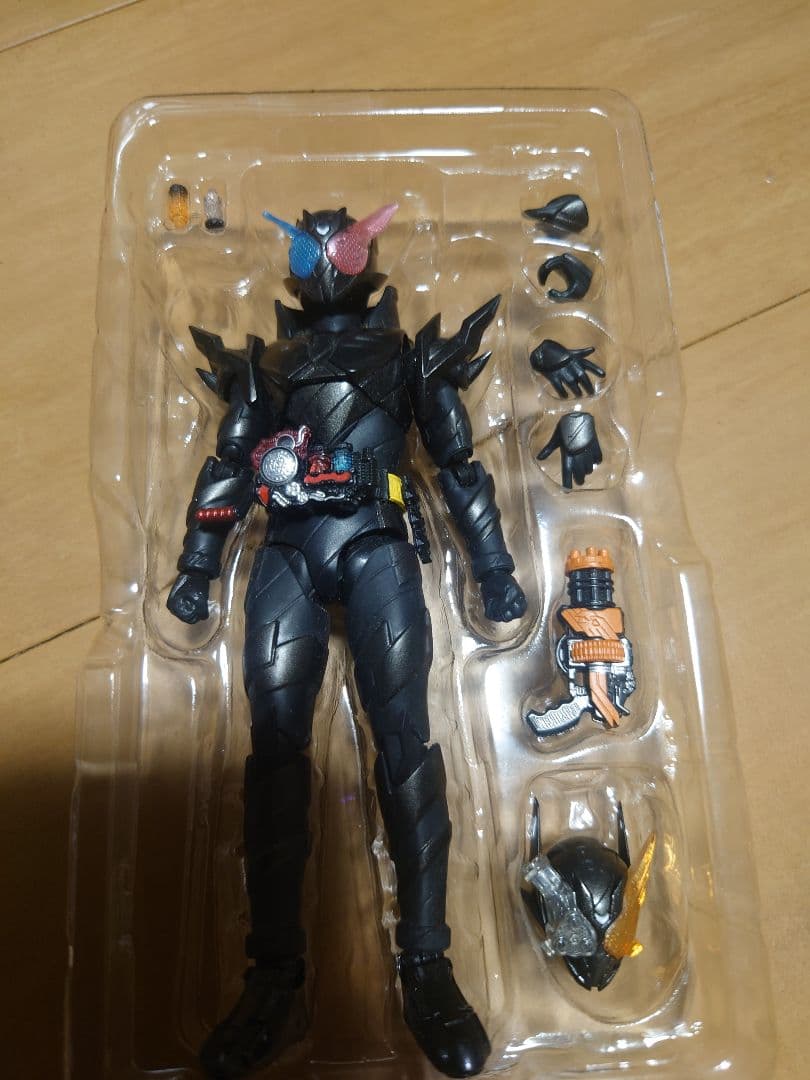 S.H.Figuarts 仮面ライダービルド ラビットタンクハザードフォーム