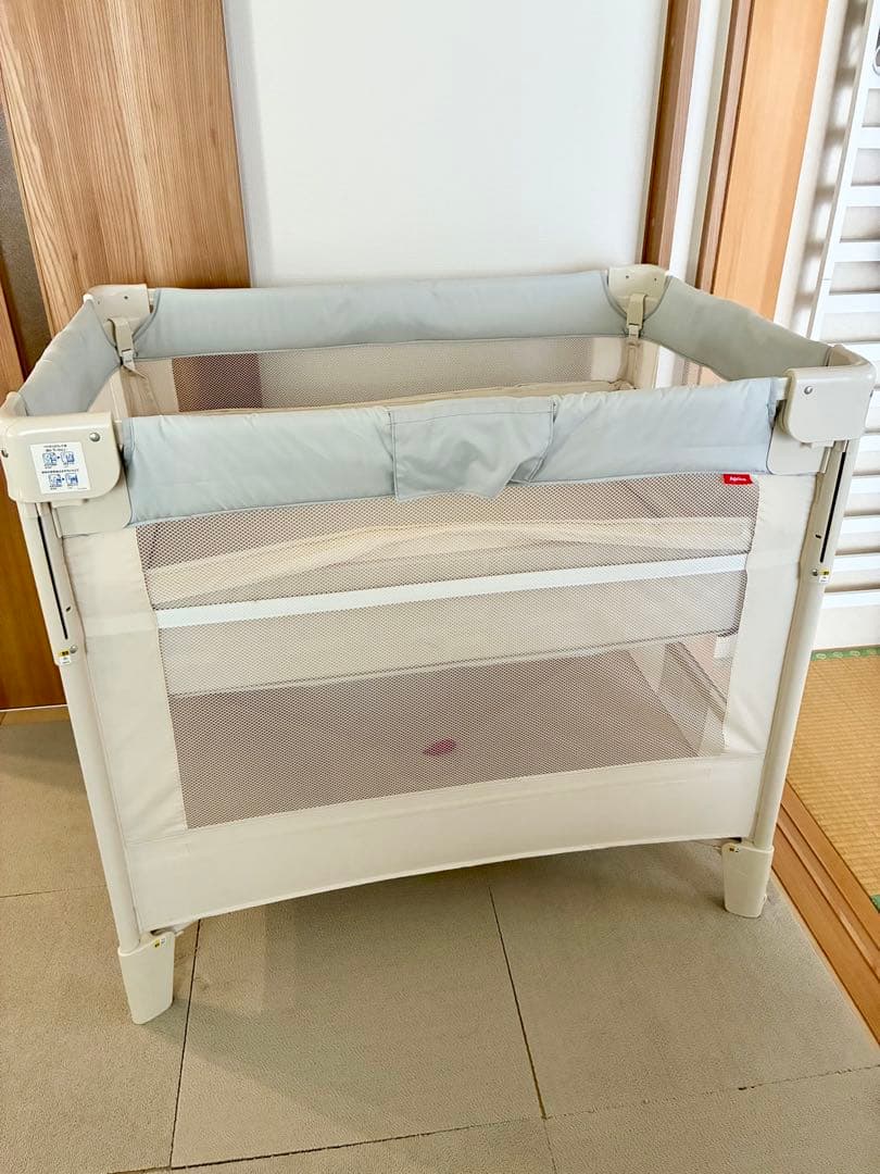 【美品】アップリカ ココネルエアープラス　ベビーベッド　ホワイトグレー 楽天市場】ココネルエアープラスAB アップリカ 正規品 コンパクト