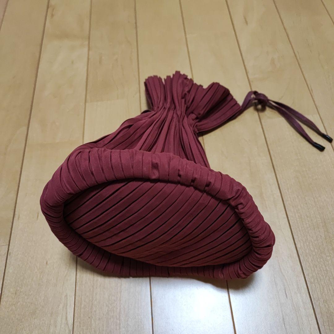 イッセイミヤケ プリーツプリーズ バーガンディ プリーツ巾着バッグ
