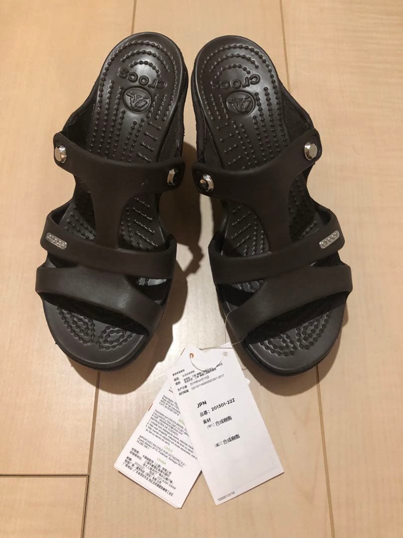 Crocs ダークブラウンウェッジサンダル　Cyprus サイズW6 crocs-14sscypr4hw3.jpg
