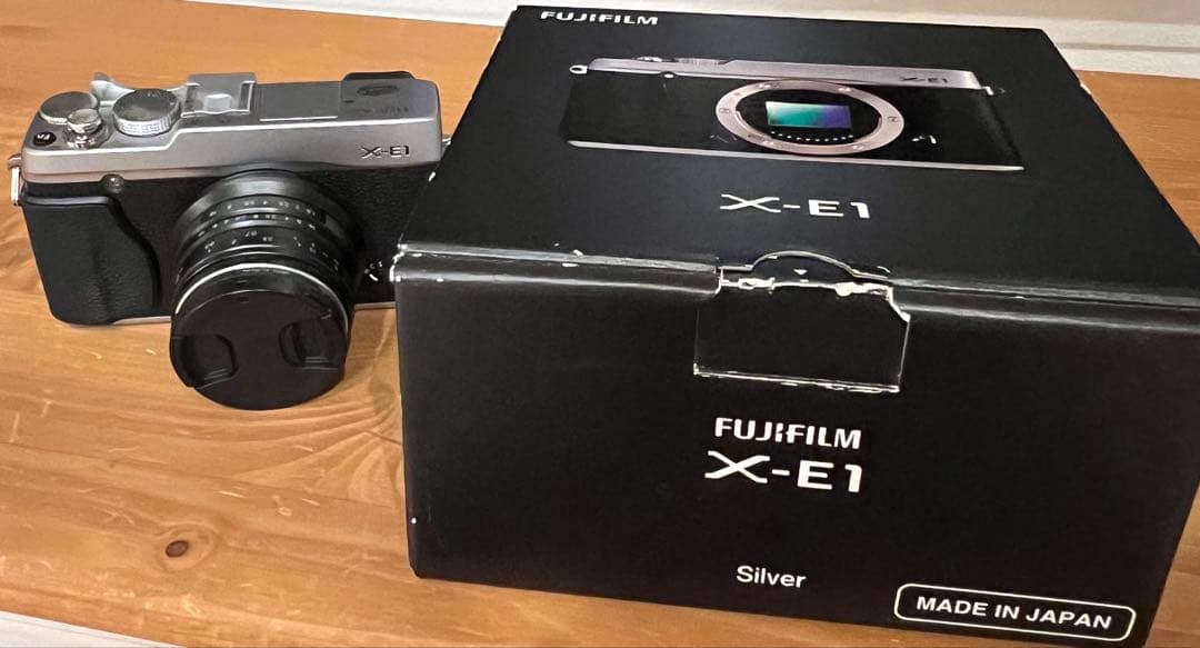 【箱付き美品】FUJIFILM X-E1 一眼レフカメラ　シルバー FUJIFILM X-E1 シルバーの出品 | ONE SCENE（ワンシーン）