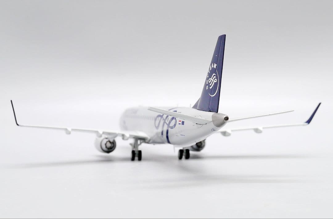 KLMオランダ航空 ERJ-190 PH-EZX 1/200 - メルカリ